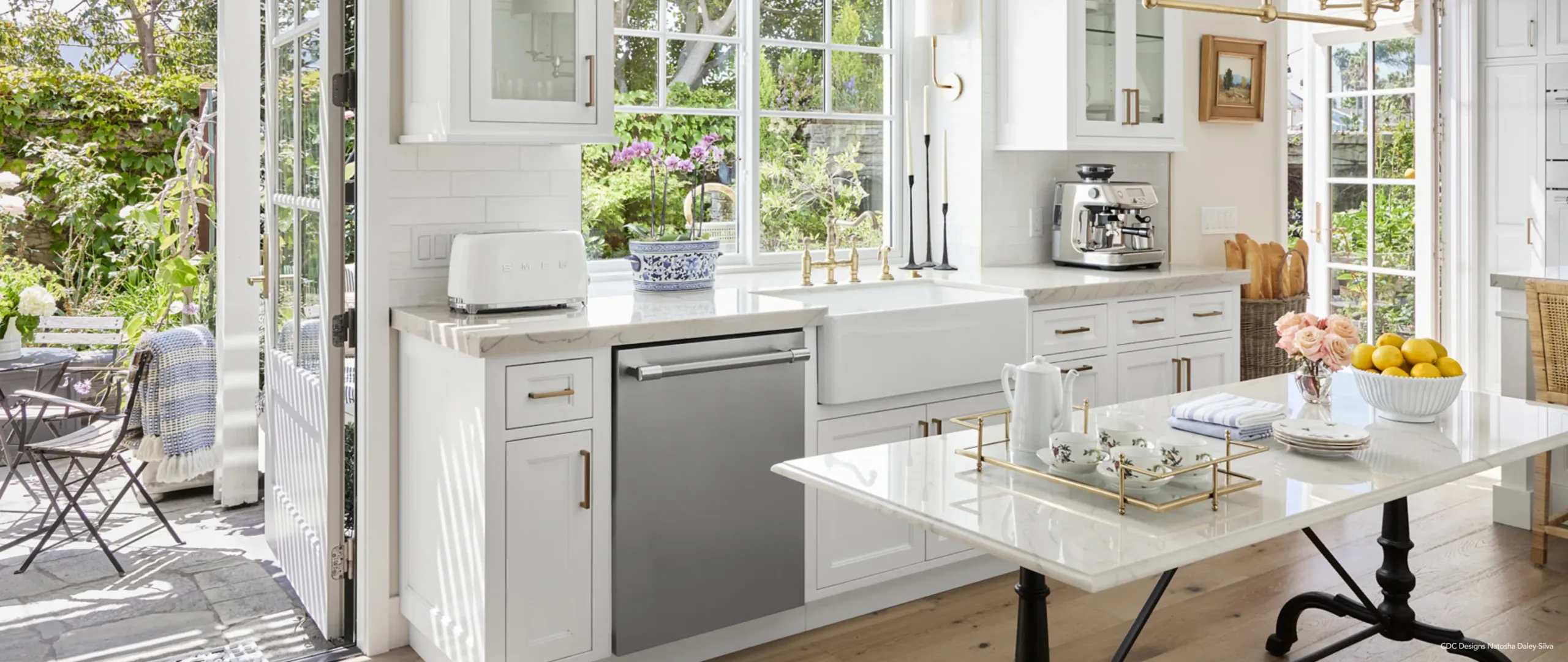 thermador-high-end-dishwashers-stainless-steel-dishwasher-in-white-open-kitchen-next-to-window